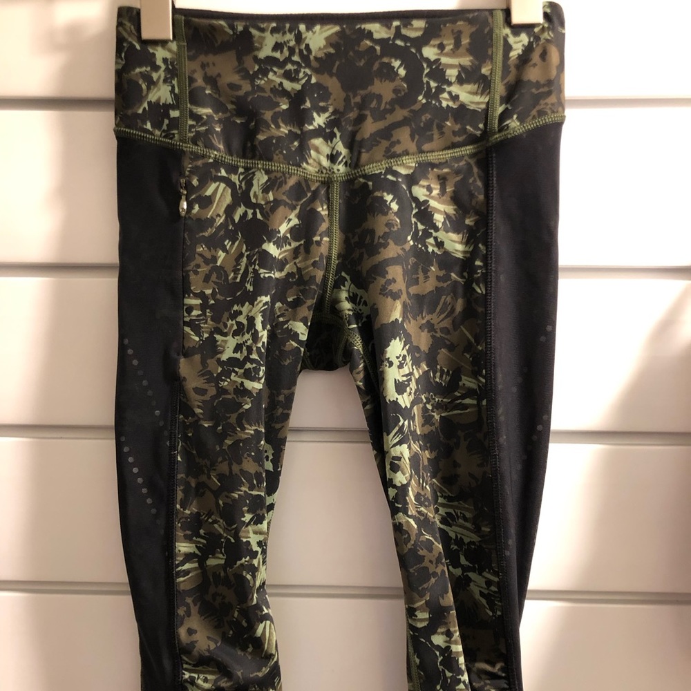 Lululemon Camo Olive Green/ Black cropped Capri